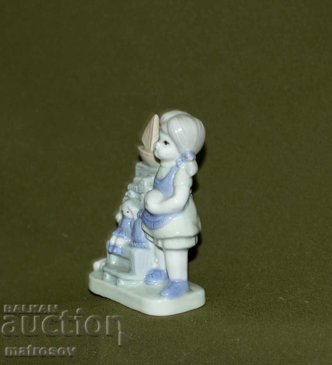 Παλιά πορσελάνινη φιγούρα κοριτσιού με παιχνίδια - 5