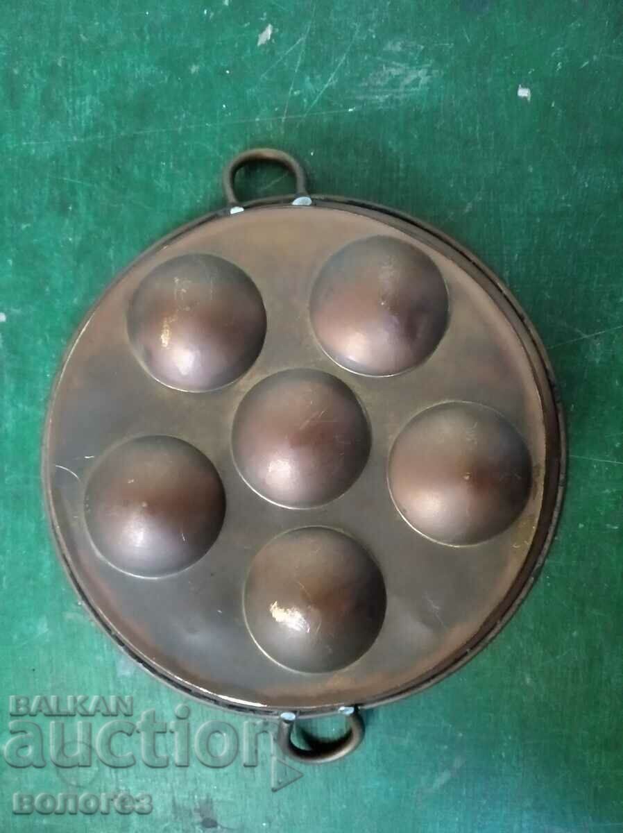 Δημοπρασία Παλιό χάλκινο σκεύος για μαγείρεμα αυγών - Γαλλία Δημοπρασία Παλιό χάλκινο σκεύος για μαγείρεμα αυγών - Γαλλία