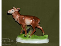 Figurină veche din porțelan, reprezentând un cerb