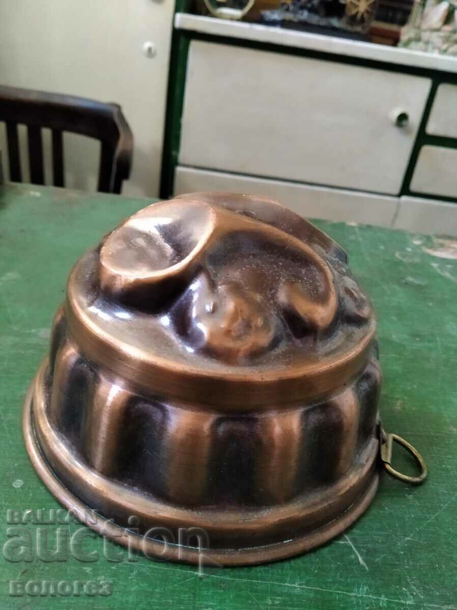 Old copper cake mold with price 15.00 BGN | € 7.67 Old copper cake mold with price 15.00 BGN | € 7.67