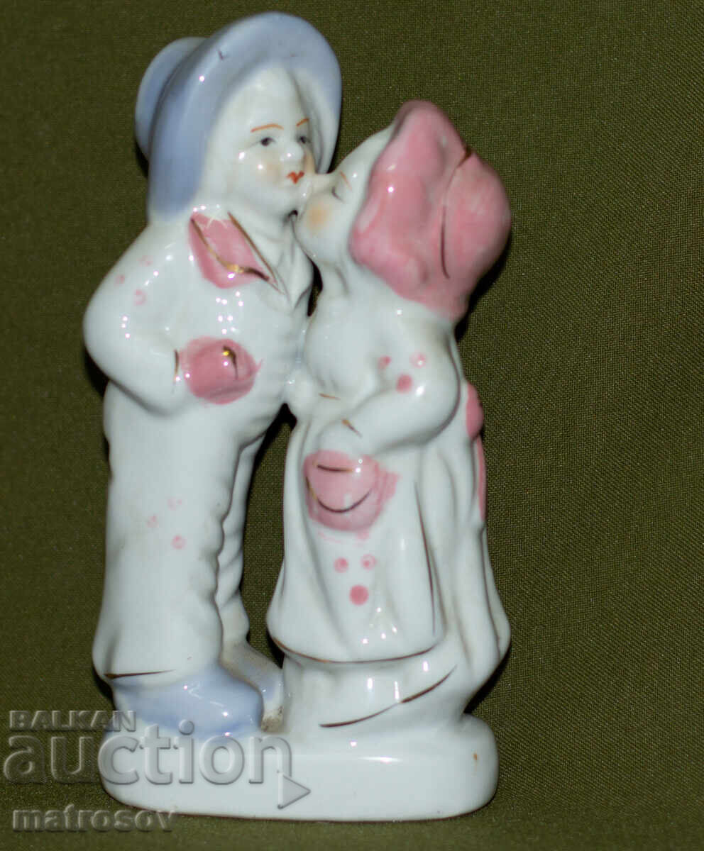 Παλαιό πορσελάνινο ειδώλιο αγοριού και κοριτσιού