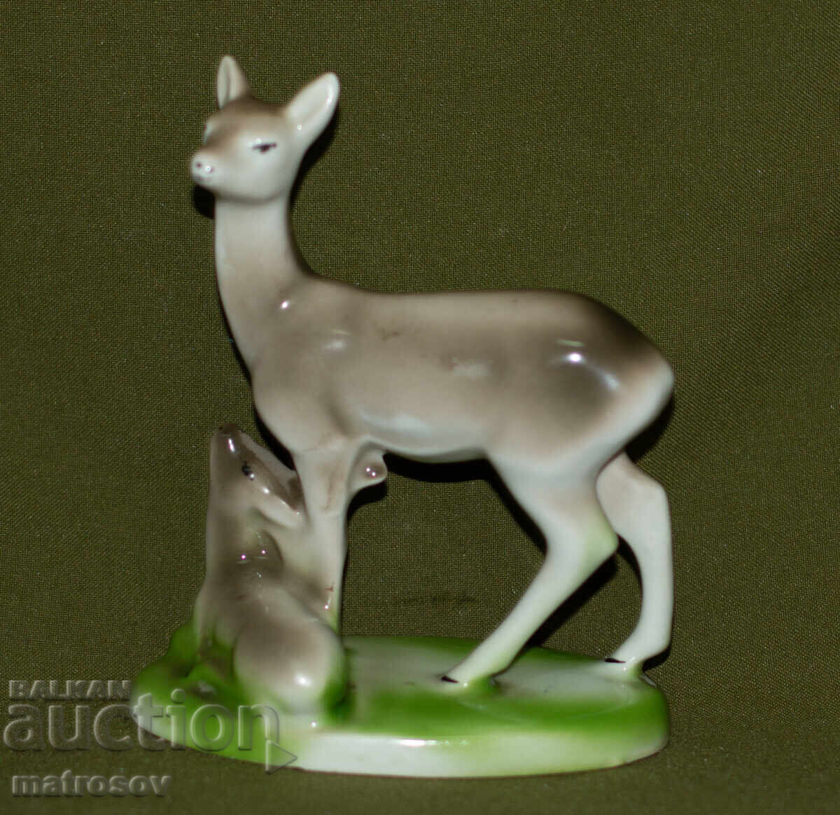 Стара българска порцеланова статуетка сърна