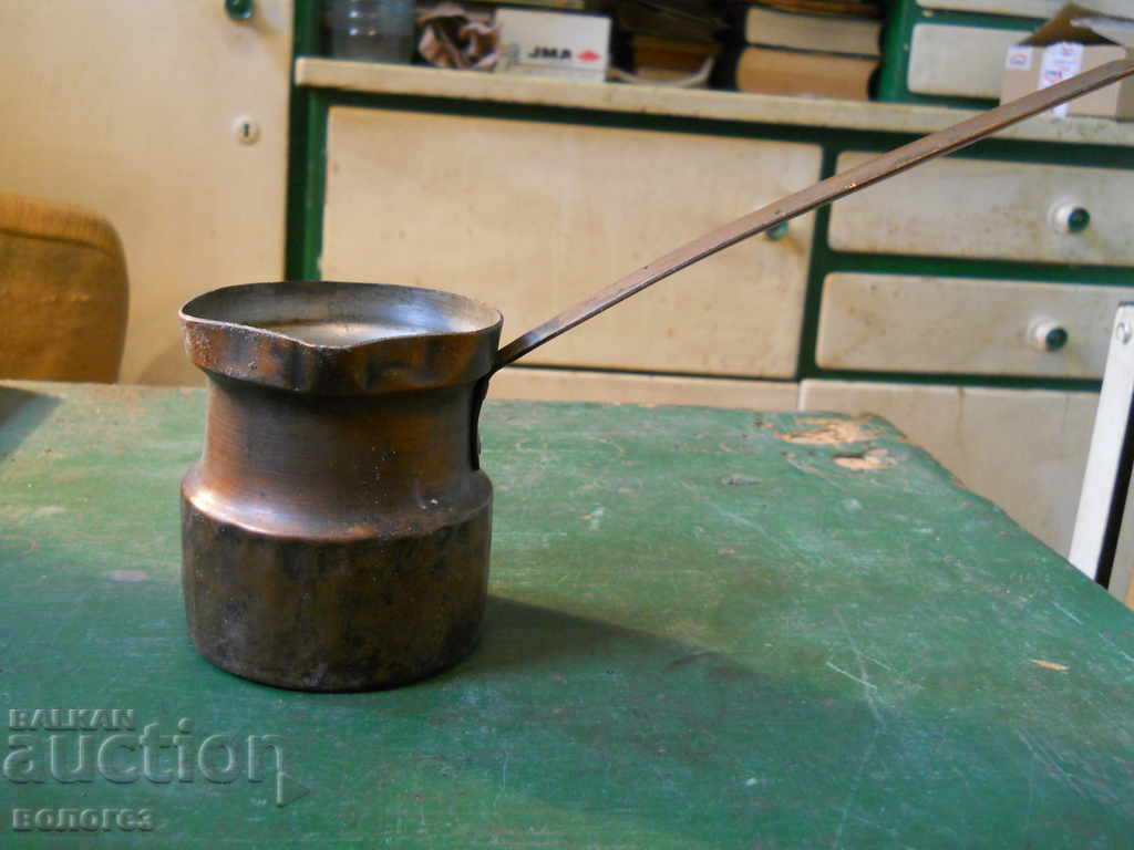 Ibric vechi de cupru Ibric vechi de cupru