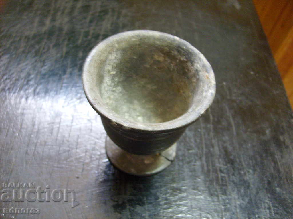 Potir sau mojar vechi cu preț 15.00 BGN | € 7.67 Potir sau mojar vechi cu preț 15.00 BGN | € 7.67