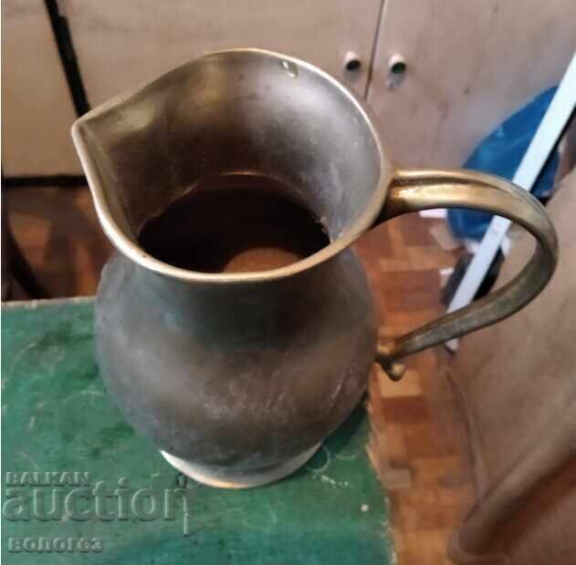 Urcior vechi de cupru cu preț 35.00 BGN | € 17.90 Urcior vechi de cupru cu preț 35.00 BGN | € 17.90