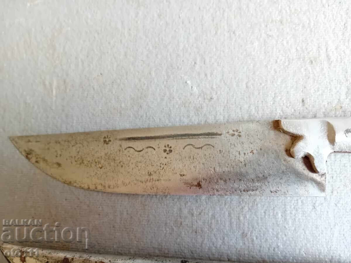 CUȚIT VECHI DE PĂSTOR BULGAR cu preț € 40.00 | 78.23 BGN CUȚIT VECHI DE PĂSTOR BULGAR cu preț € 40.00 | 78.23 BGN