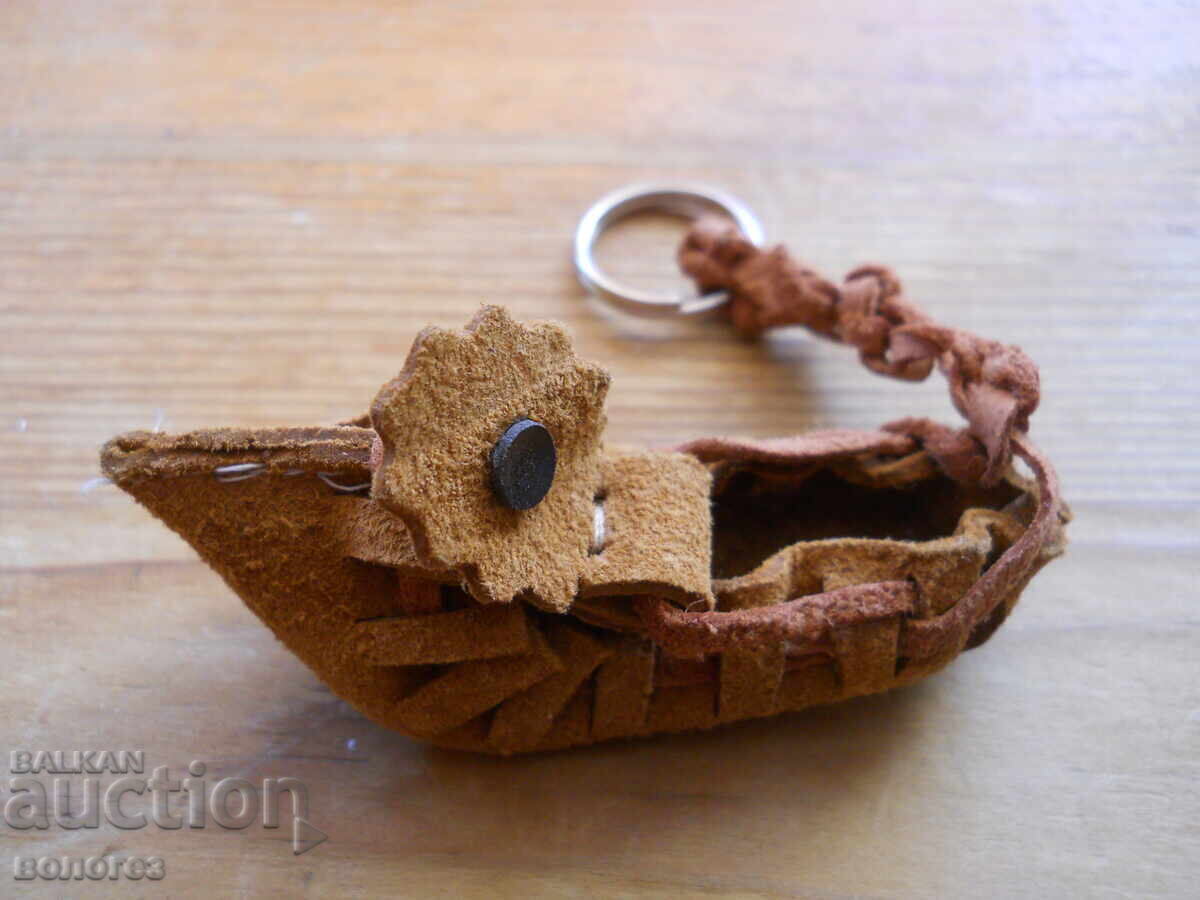 Bulgarian Keychain - Leather "Tsurvul" (peasant shoe) Bulgarian Keychain - Leather "Tsurvul" (peasant shoe)