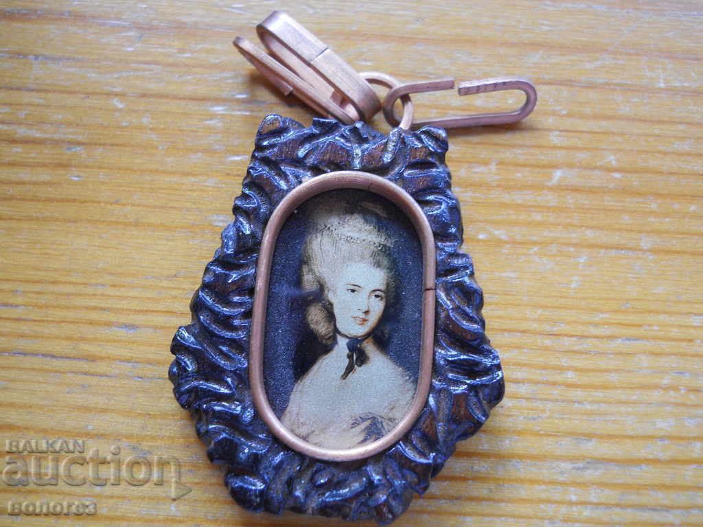 Ключодържател - реплика на античен викториански медальон