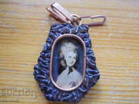 Keychain - replica of an antique Victorian medallion