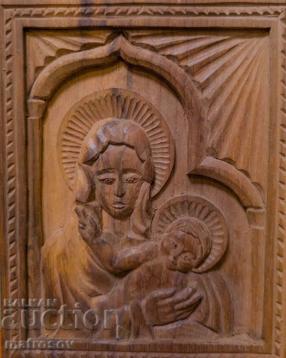 Съвременна дърворезба икона "Богородица с Младенеца" с цена 150.00 лв. | € 76.69