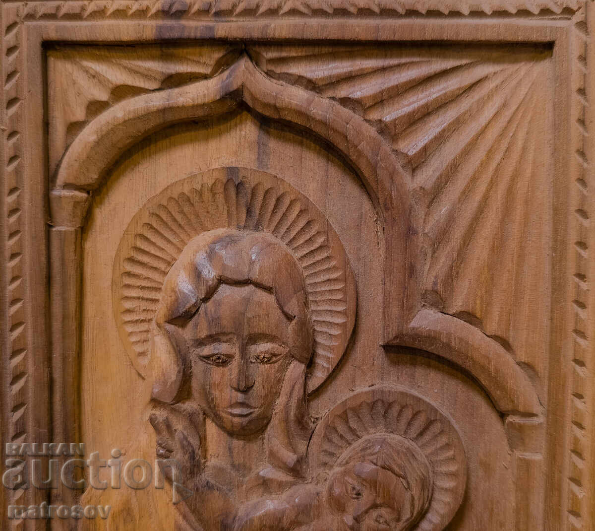 Доставка на Съвременна дърворезба икона "Богородица с Младенеца"