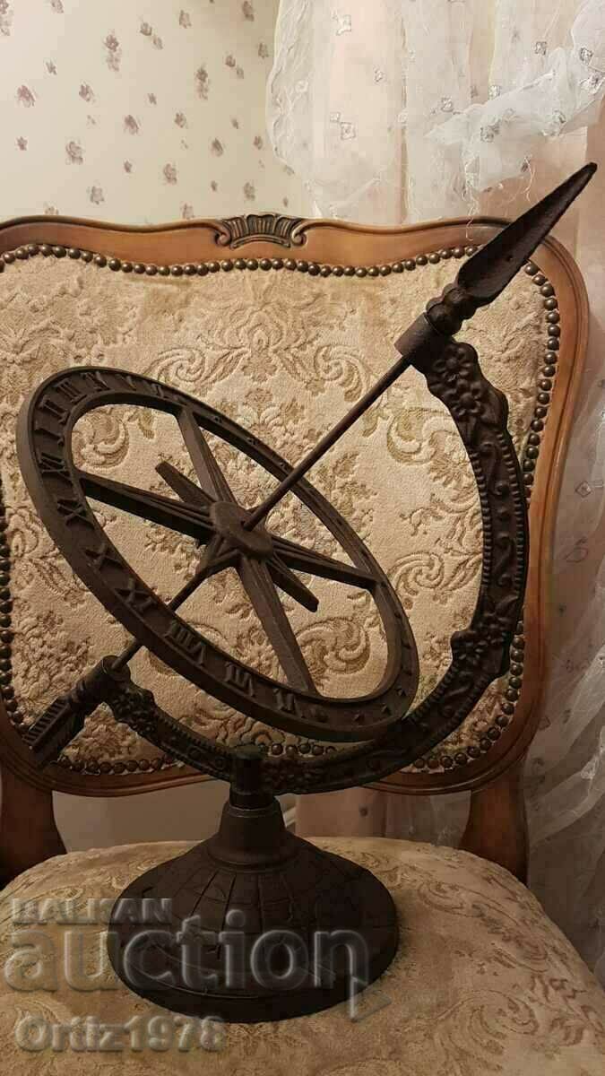 Μεγάλο ηλιακό ρολόι από χυτοσίδηρο, που λειτουργεί! 2,6 κιλά Μεγάλο ηλιακό ρολόι από χυτοσίδηρο, που λειτουργεί! 2,6 κιλά