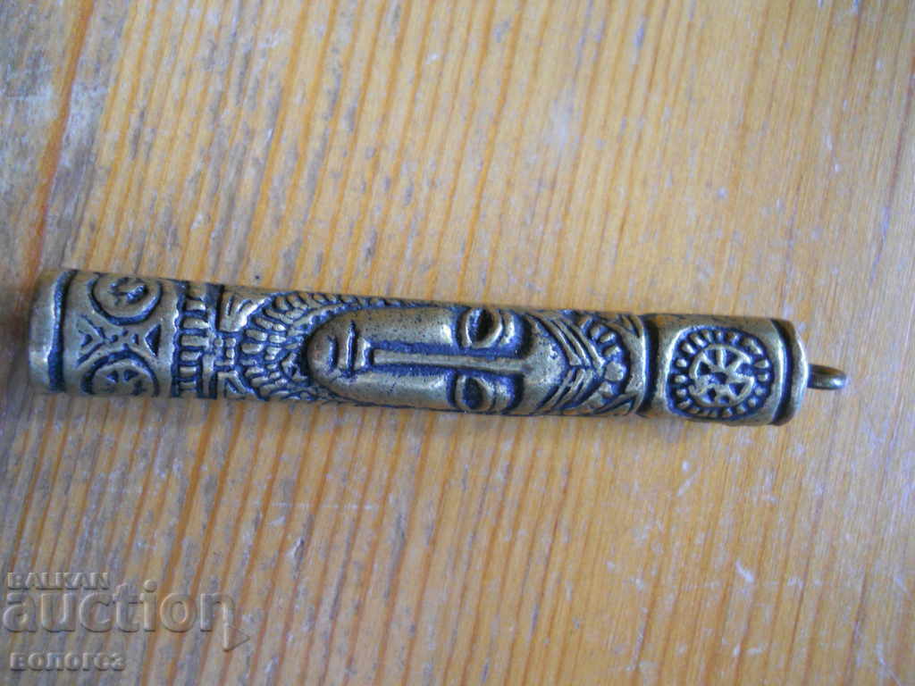 Amuleta veche din bronz - pandantiv cu preț 10.00 BGN | € 5.11 Amuleta veche din bronz - pandantiv cu preț 10.00 BGN | € 5.11