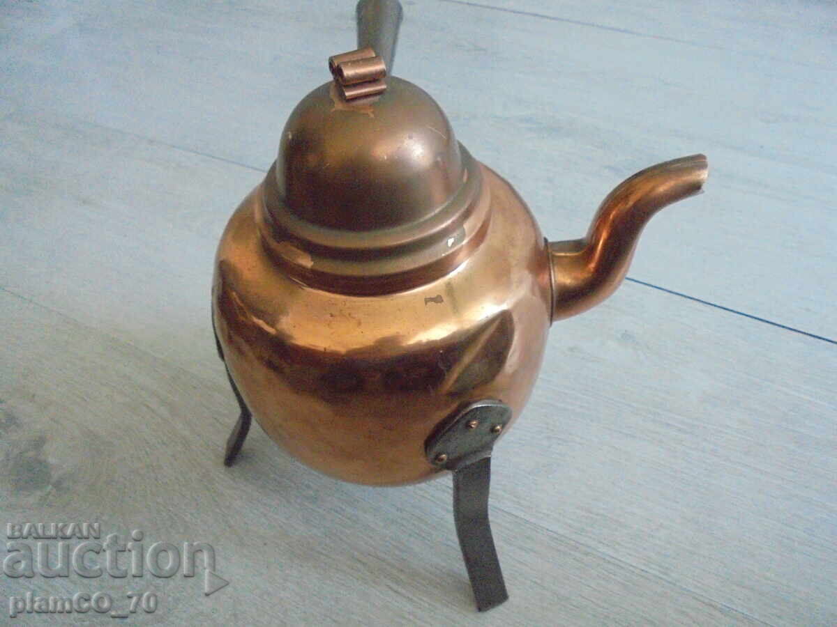 №*8184 Ceainic vechi metalic / de cupru cu preț 40.00 BGN | € 20.45 №*8184 Ceainic vechi metalic / de cupru cu preț 40.00 BGN | € 20.45