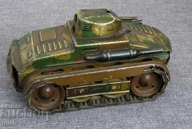 Γερμανικό μεταλλικό μηχανικό τενεκεδένιο παιχνίδι μοντέλο τανκ Α680 με τιμή 150.00 BGN | € 76.69 Γερμανικό μεταλλικό μηχανικό τενεκεδένιο παιχνίδι μοντέλο τανκ Α680 με τιμή 150.00 BGN | € 76.69