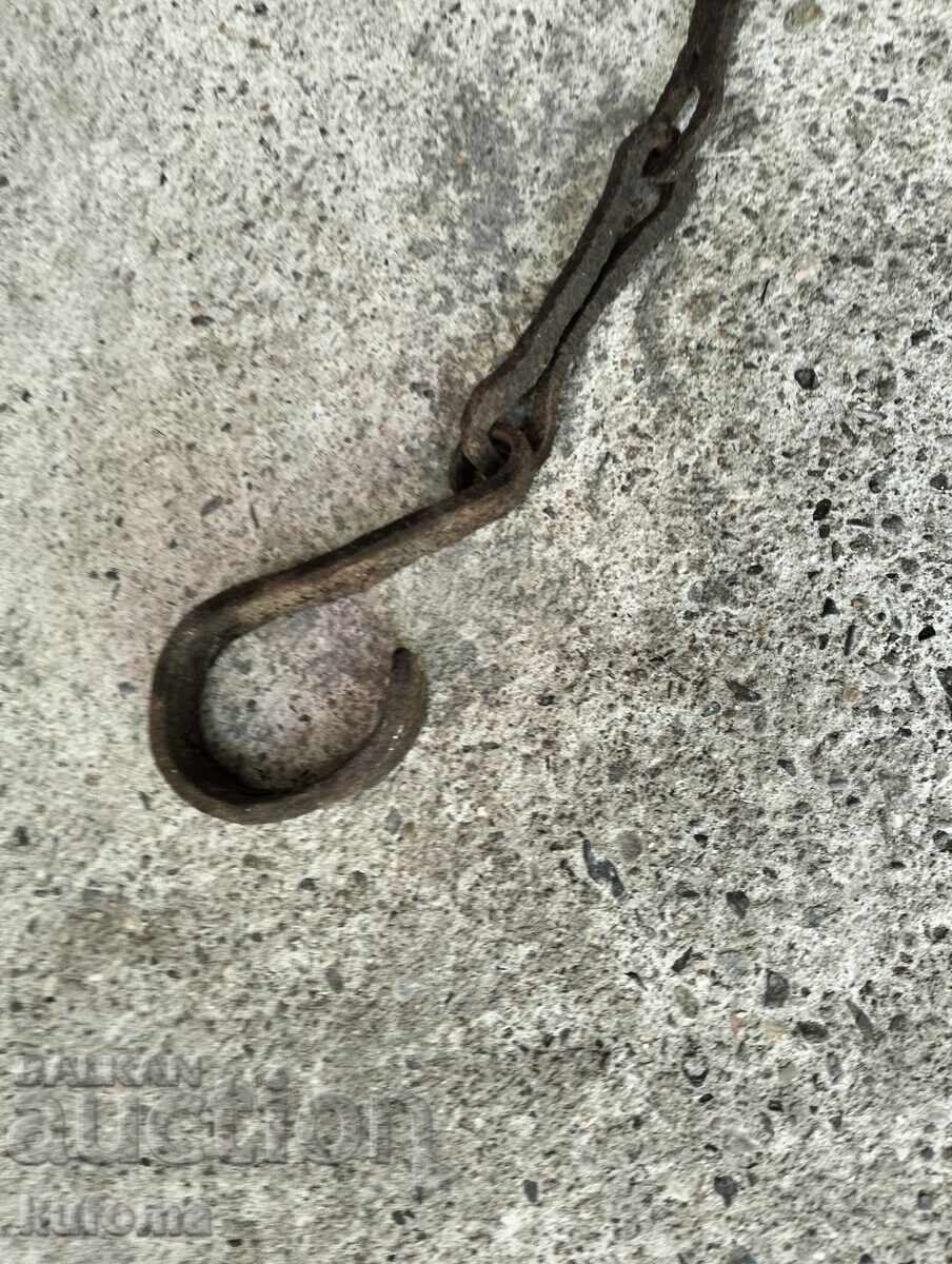 Стара кована верига за огнище с цена 34.99 лв. | € 17.89