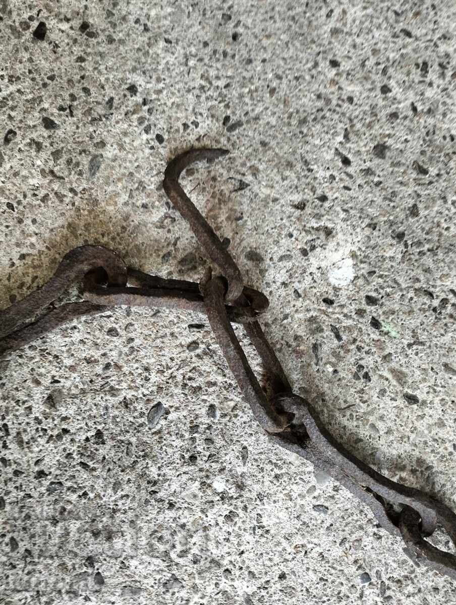 Аукцион Стара кована верига за огнище