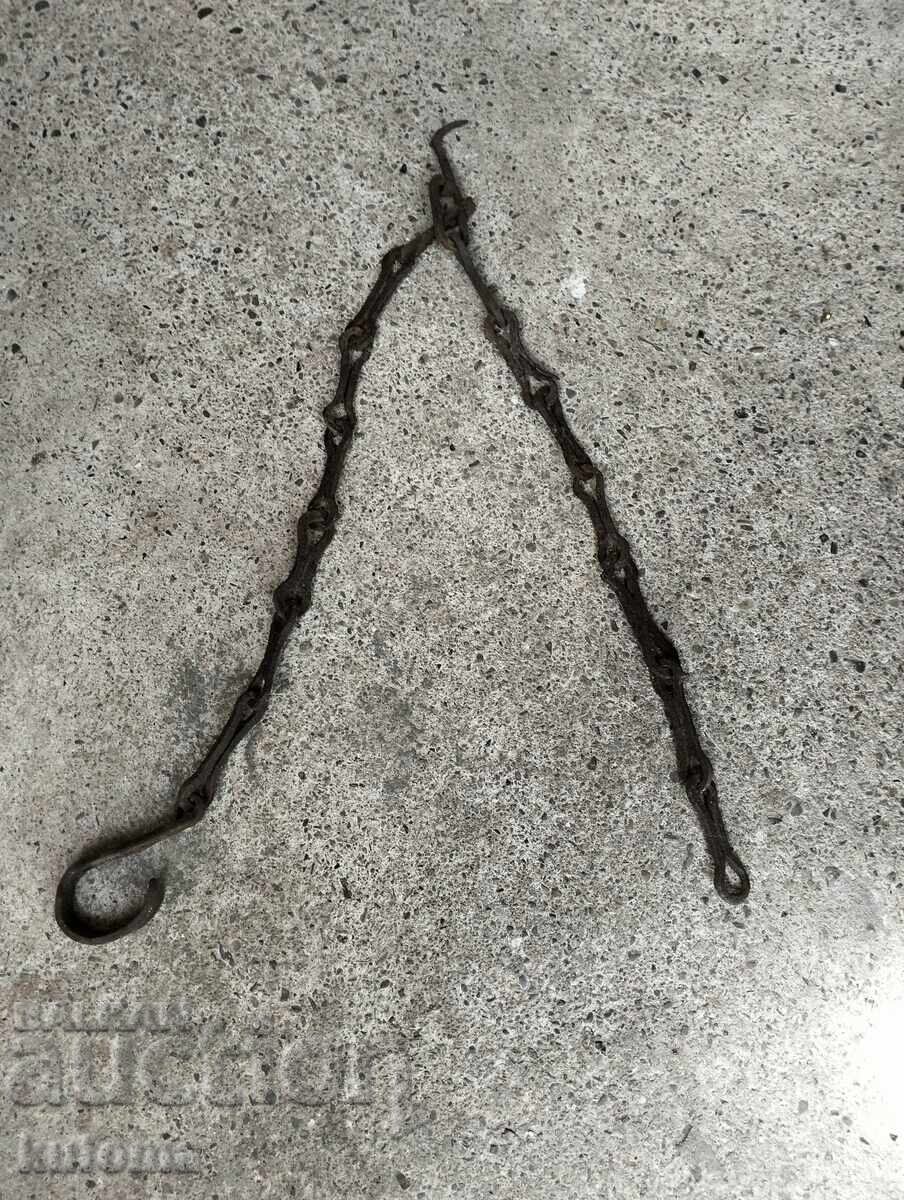 Стара кована верига за огнище