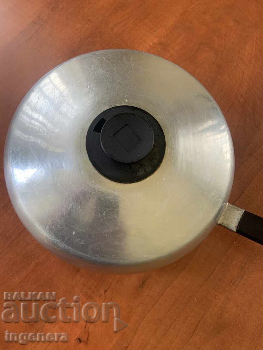 ΤΗΓΑΝΙ ΚΑΤΣΑΡΟΛΑ ΑΠΟ ΣΟΣΙΑΛΙΣΤΙΚΗ ΕΣΣΔ ΜΕ ΚΑΠΑΚΙ - ΜΑΣΙΦ ΚΑΙ ΒΑΡΥ - 6