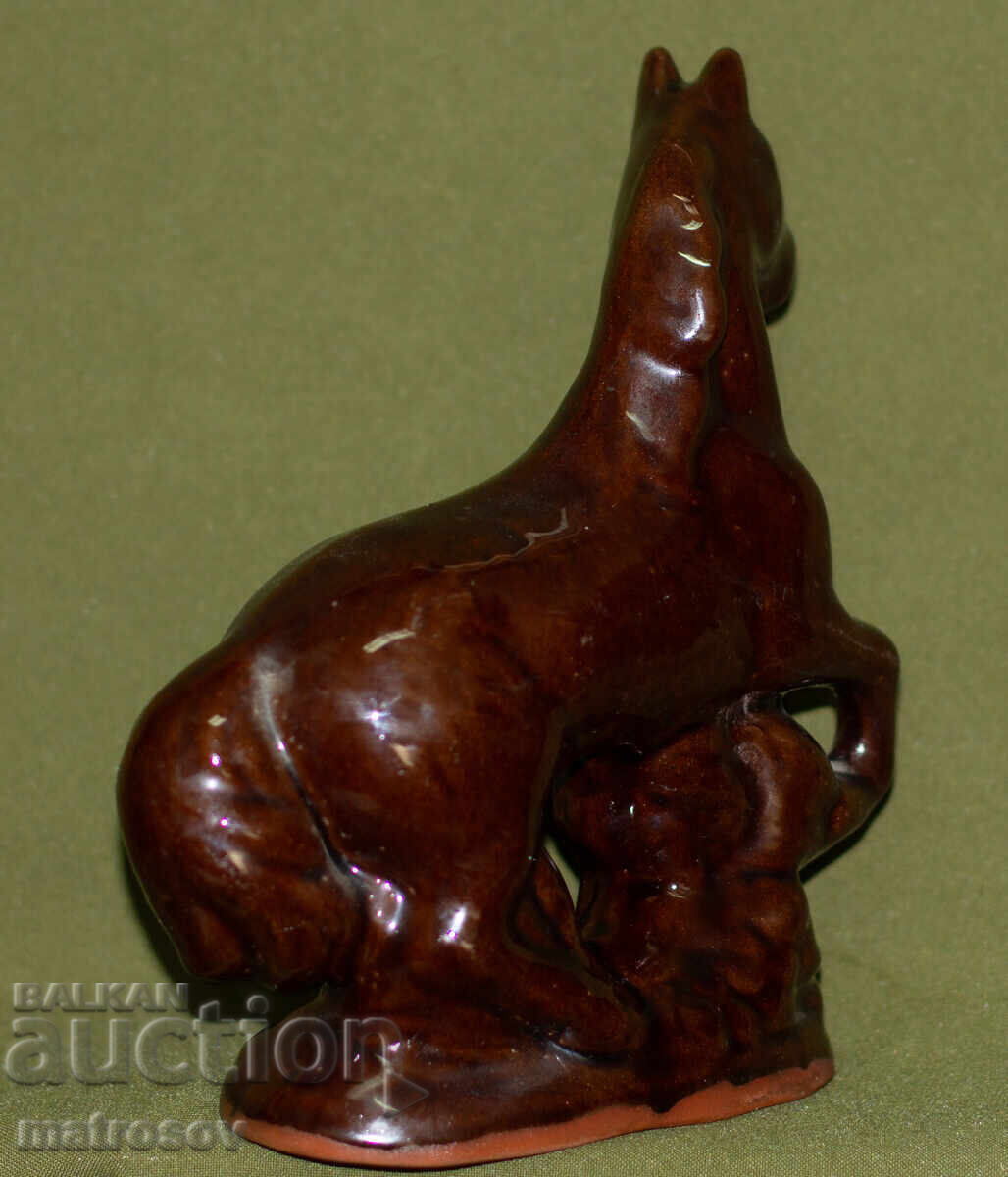 Доставка на Декоративна керамична скулптура на кон