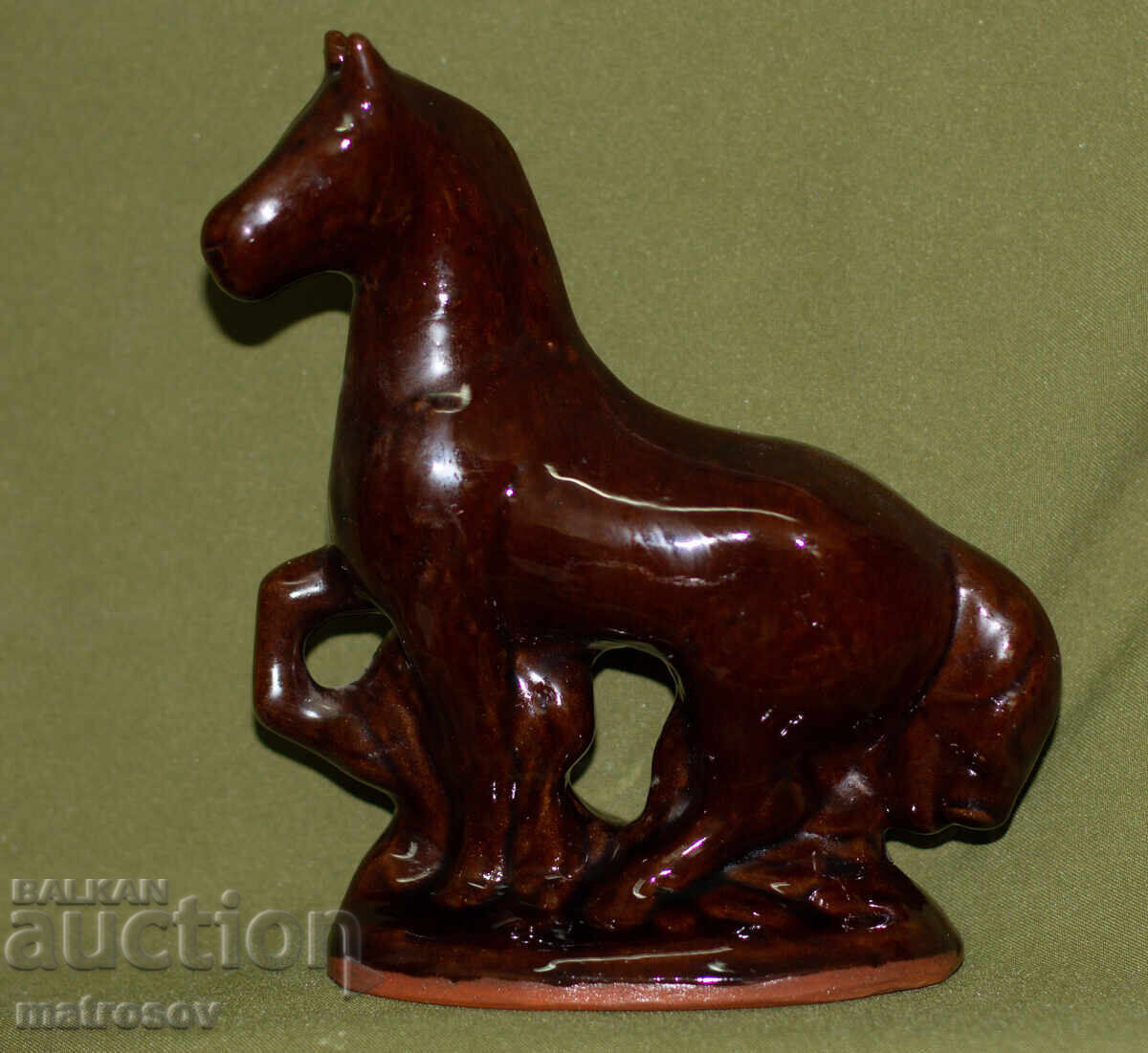 Декоративна керамична скулптура на кон