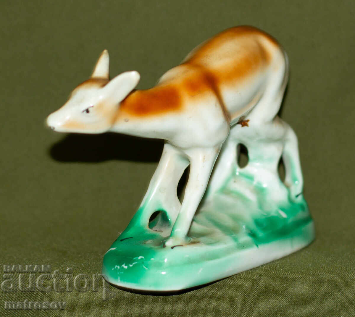 Παράδοση Διακοσμητικό βουλγαρικό πορσελάνινο ειδώλιο, ελάφι Παράδοση Διακοσμητικό βουλγαρικό πορσελάνινο ειδώλιο, ελάφι