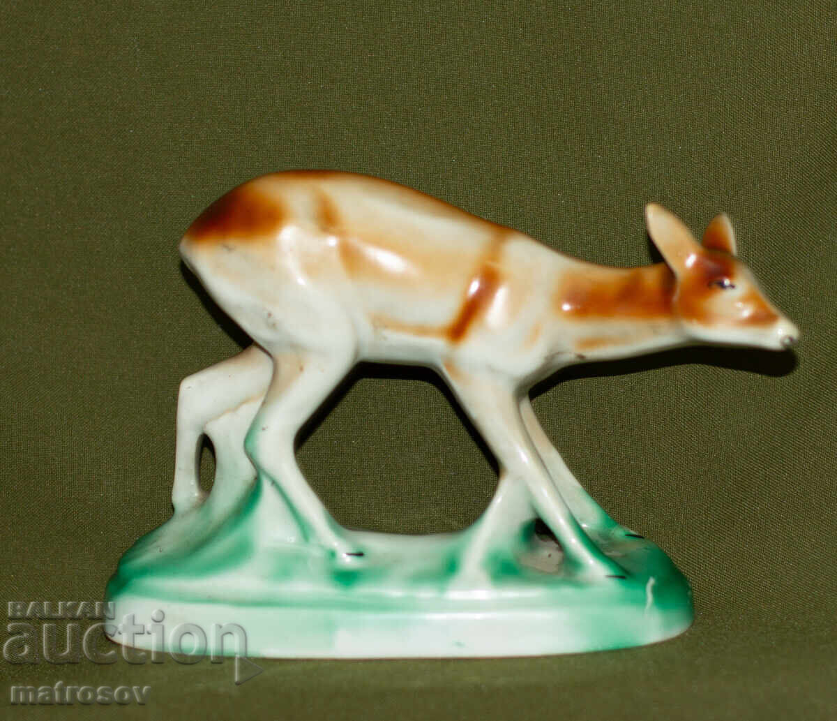 Διακοσμητικό βουλγαρικό πορσελάνινο ειδώλιο, ελάφι Διακοσμητικό βουλγαρικό πορσελάνινο ειδώλιο, ελάφι