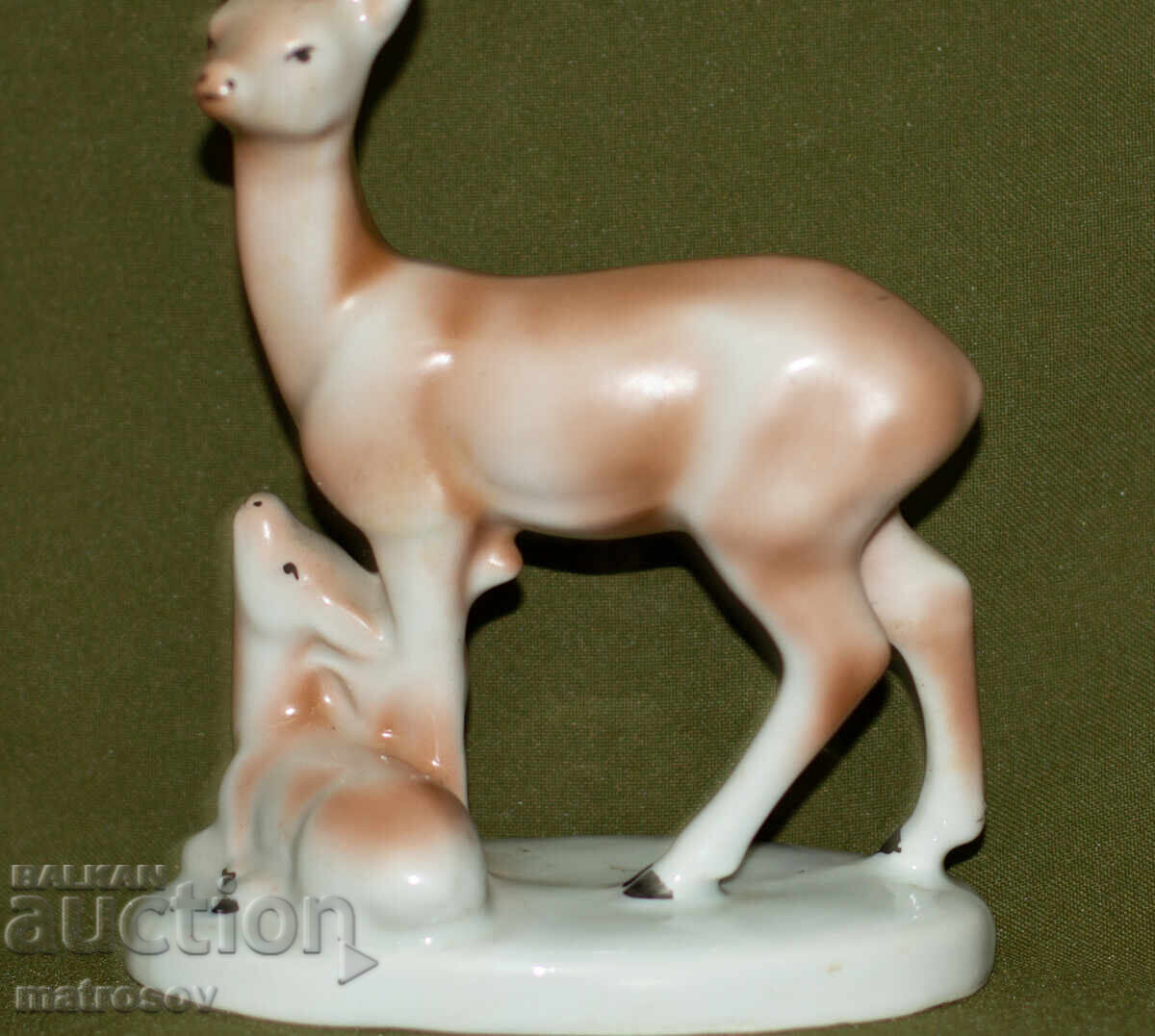 Statuetă veche de porțelan bulgărească, căprioară cu preț 100.00 BGN | € 51.13