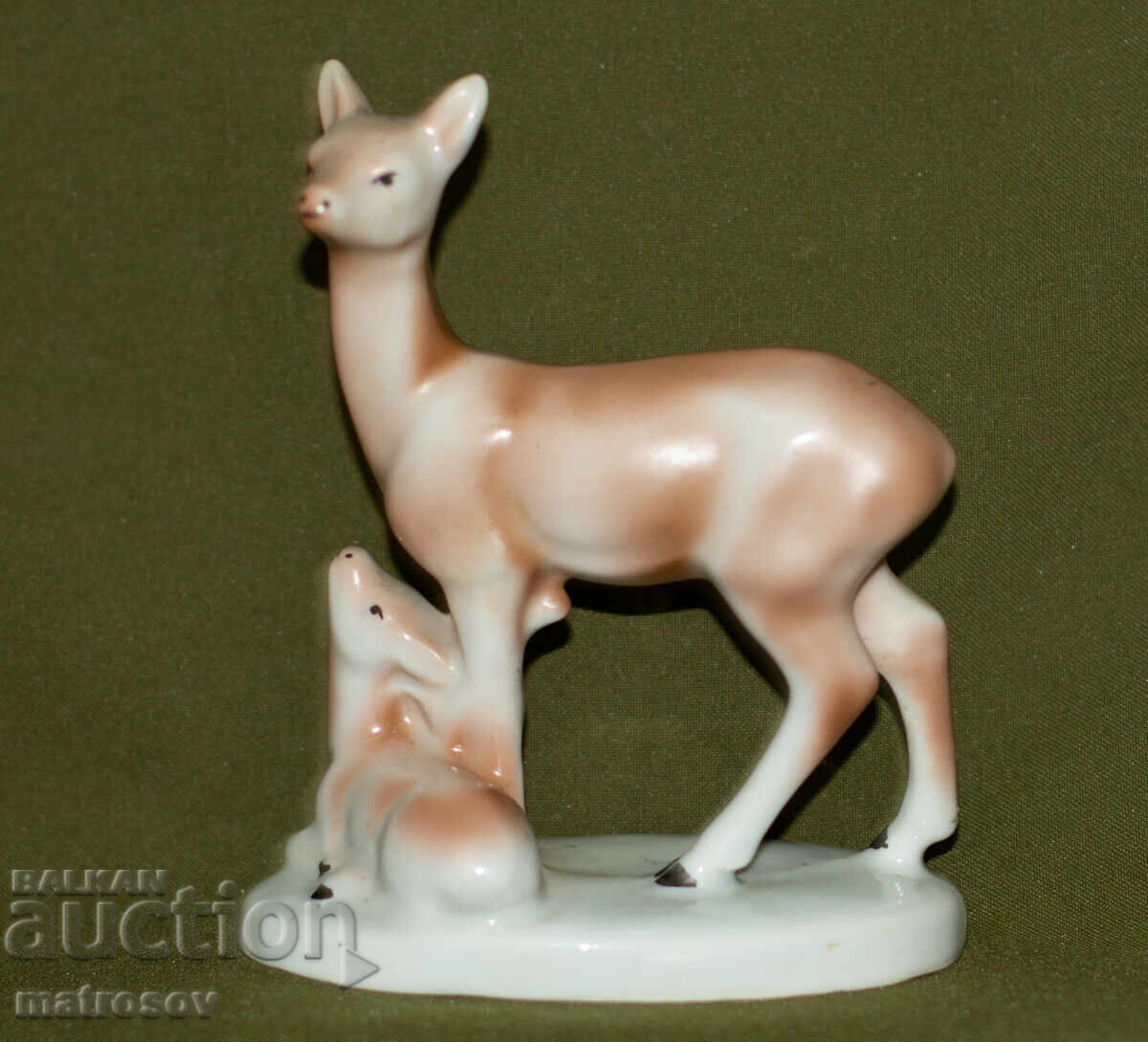 Statuetă veche de porțelan bulgărească, căprioară