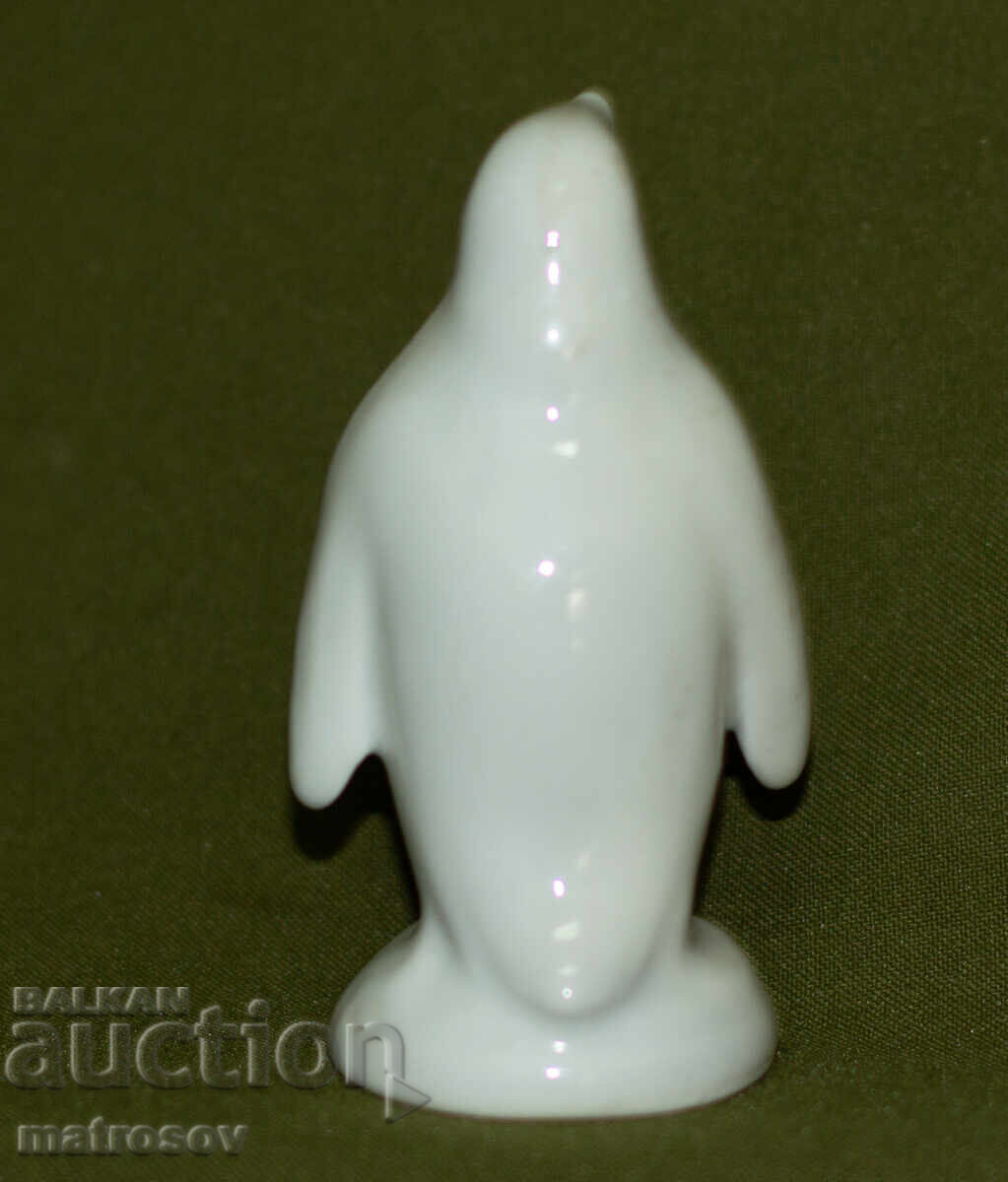 Delivery of Decorative porcelain figurine, white penguin Delivery of Decorative porcelain figurine, white penguin