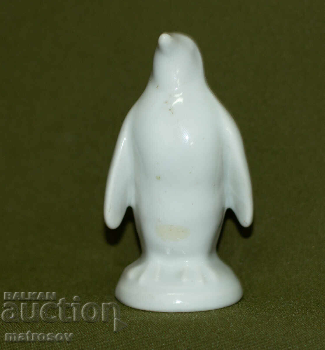 Decorative porcelain figurine, white penguin Decorative porcelain figurine, white penguin