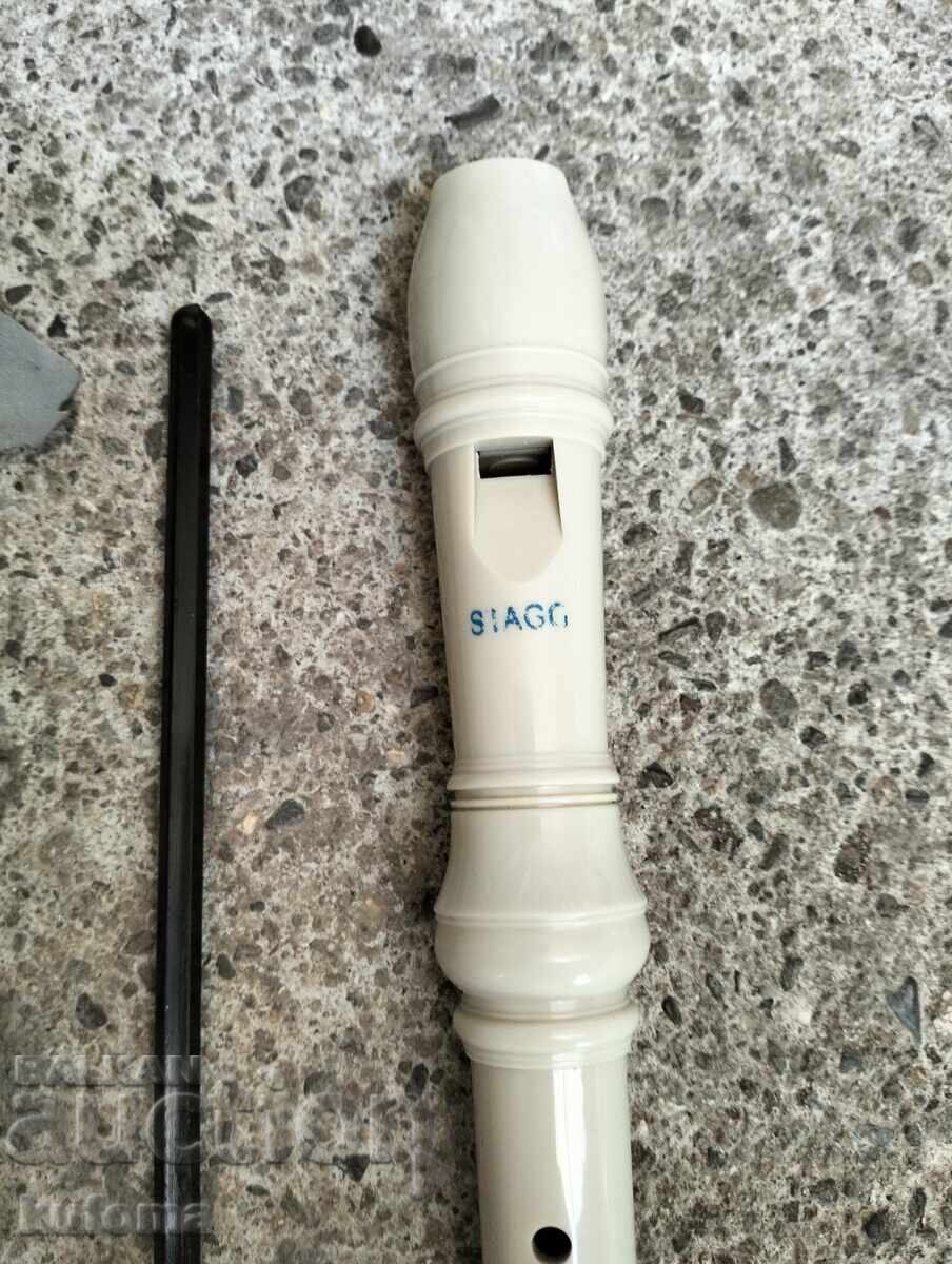 Flaut cu preț 24.99 BGN | € 12.78