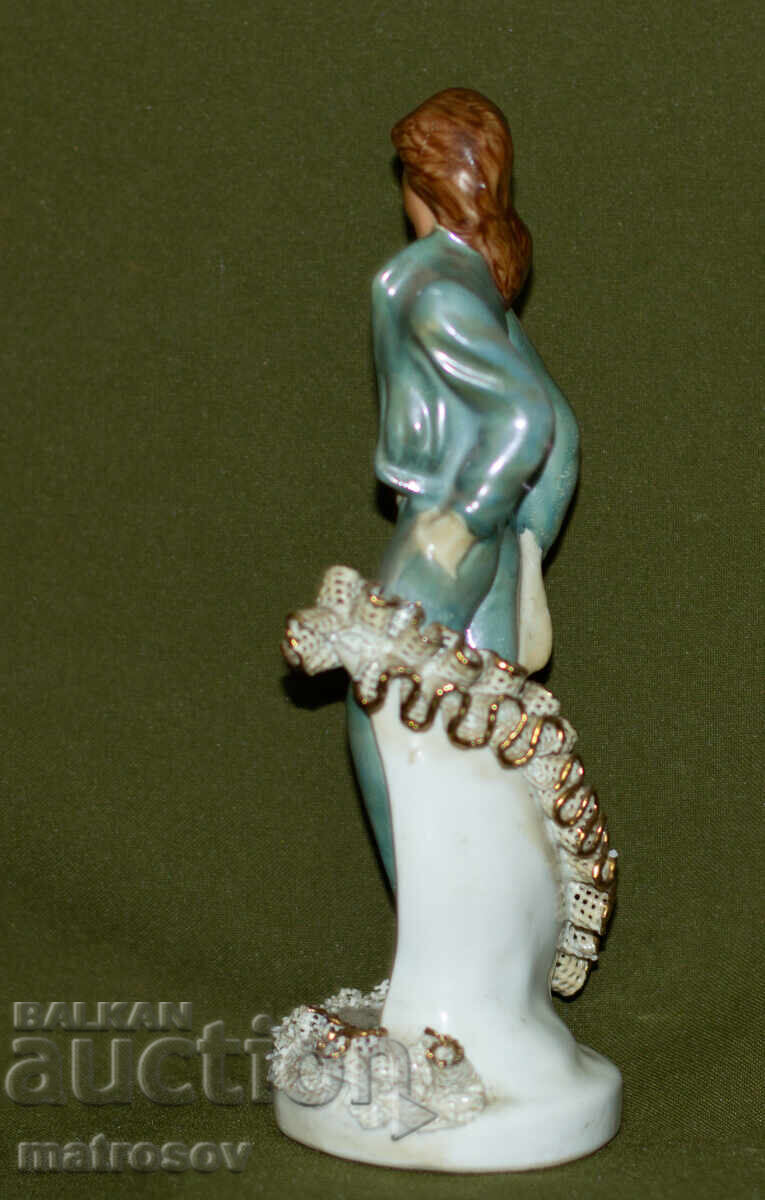 Delivery of Romanian porcelain figurine of a woman