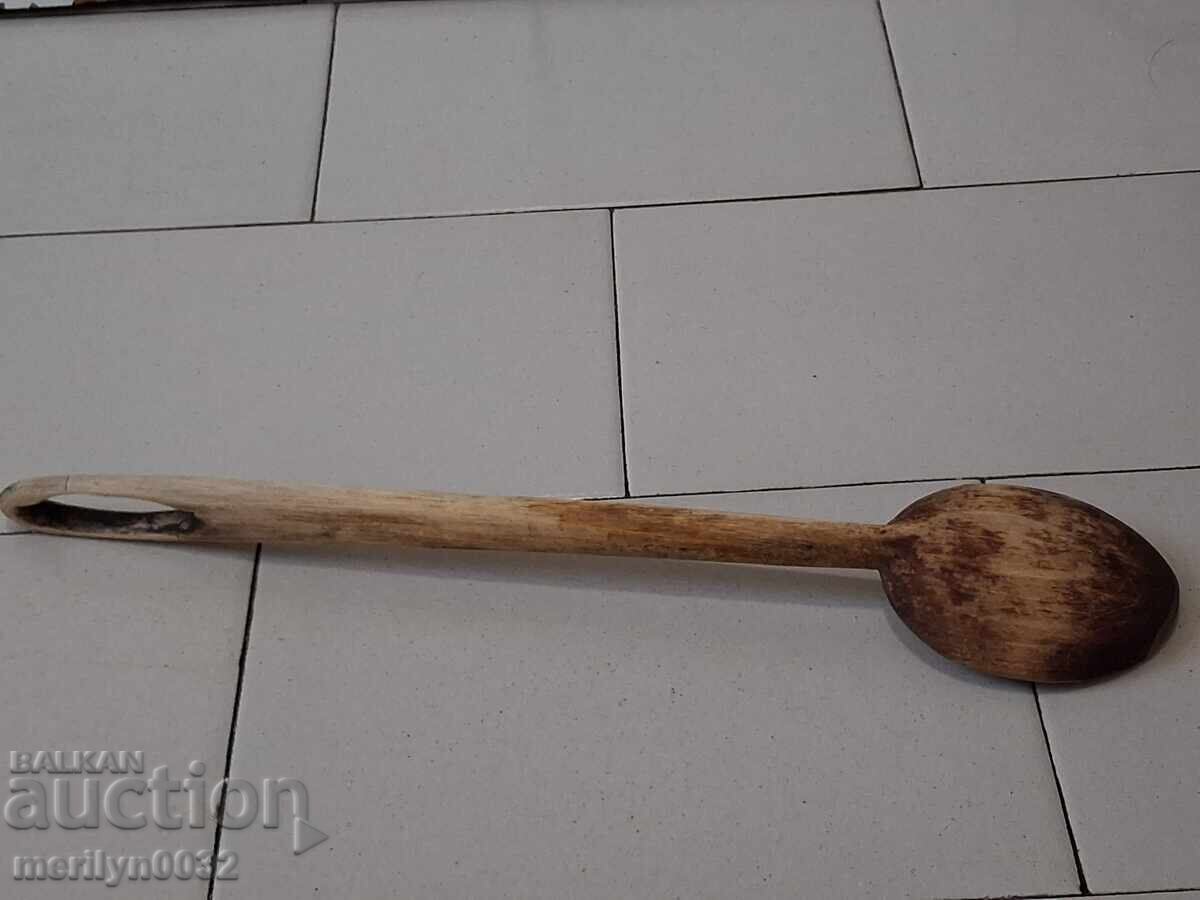 Παλιά ξύλινη κουτάλα, ξύλινη κουτάλα με τιμή 46.00 BGN | € 23.52