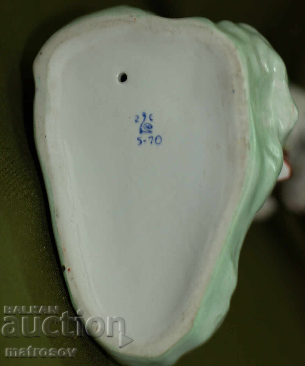 Стара руска порцеланова фолклорна статуетка на жена - 5 Стара руска порцеланова фолклорна статуетка на жена - 5