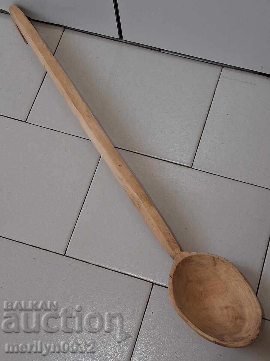 Παλιά ξύλινη κουτάλα, ξύλινη κουτάλα με τιμή 48.00 BGN | € 24.54