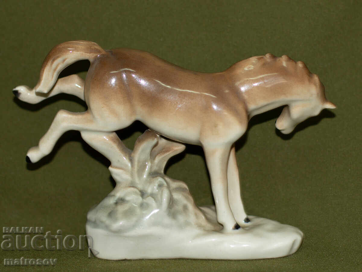 Παράδοση Διακοσμητική πορσελάνινη φιγούρα επιβήτορα