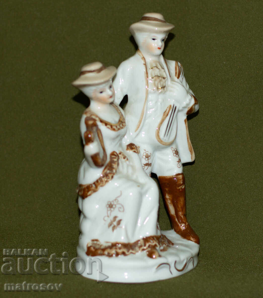 Veche statuetă de porțelan cu un cuplu de muzicanți cu preț 90.00 BGN | € 46.02