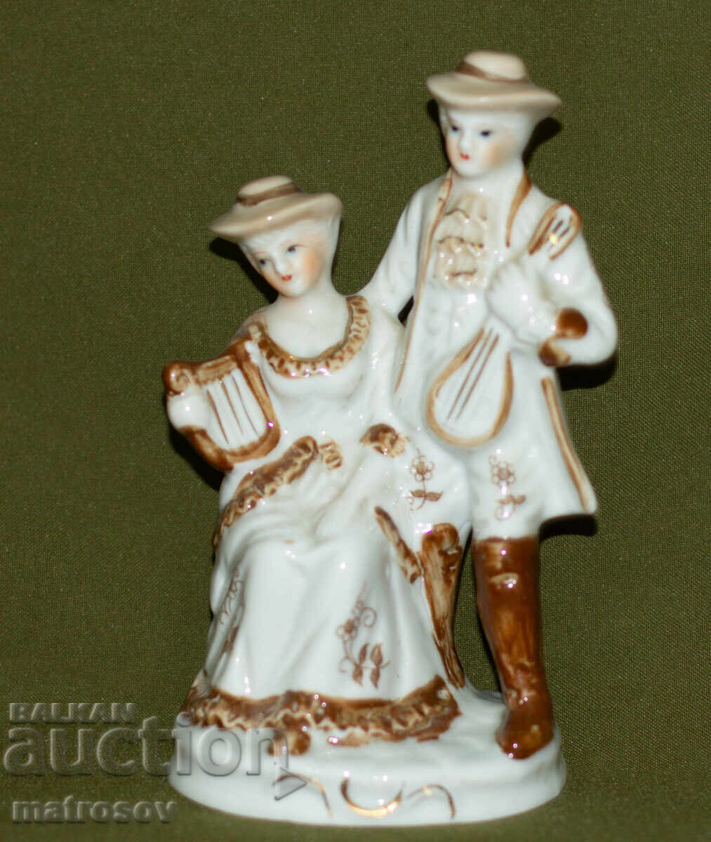 Veche statuetă de porțelan cu un cuplu de muzicanți