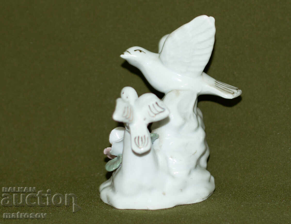 Delivery of Decorative porcelain bird figurine