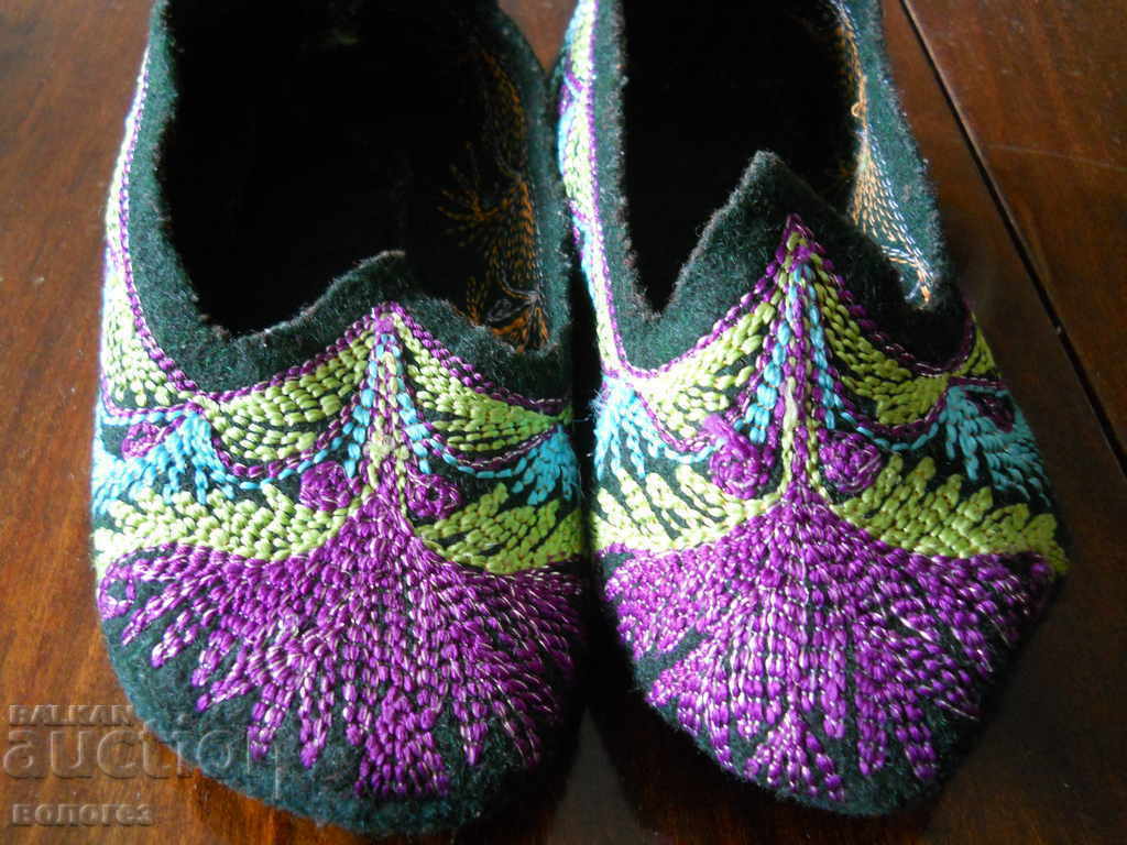 Родопски терлици с цена 20.00 лв. | € 10.23 Родопски терлици с цена 20.00 лв. | € 10.23