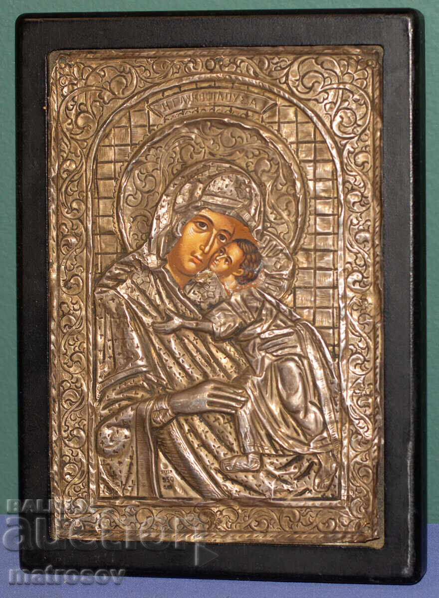 Veche icoană de argint a Maicii Domnului cu Pruncul Veche icoană de argint a Maicii Domnului cu Pruncul
