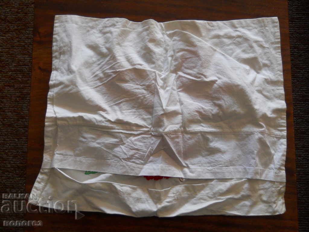 Vintage κεντημένη στο χέρι μαξιλαροθήκη με τιμή 15.00 BGN | € 7.67 Vintage κεντημένη στο χέρι μαξιλαροθήκη με τιμή 15.00 BGN | € 7.67