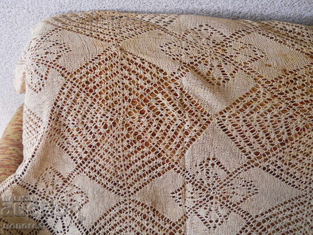 Veche față de masă din dantelă lucrată manual cu preț 15.00 BGN | € 7.67 Veche față de masă din dantelă lucrată manual cu preț 15.00 BGN | € 7.67