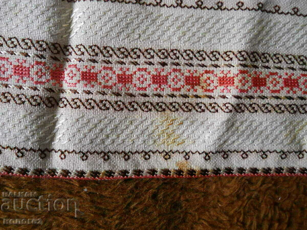 Δημοπρασία Παλιό κεντημένο στο χέρι τραπεζομάντιλο