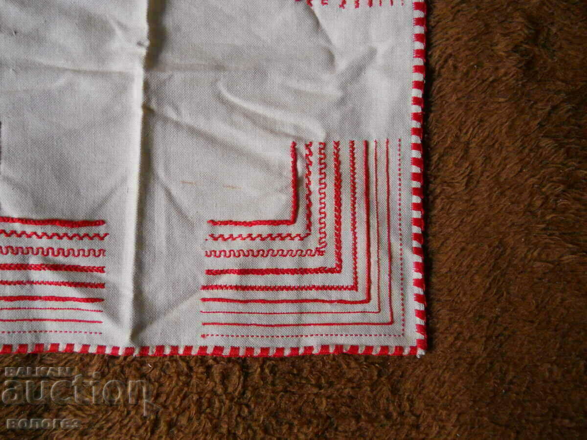 Παλιό κεντημένο στο χέρι τραπεζομάντιλο με τιμή € 5.20 | 10.17 BGN Παλιό κεντημένο στο χέρι τραπεζομάντιλο με τιμή € 5.20 | 10.17 BGN