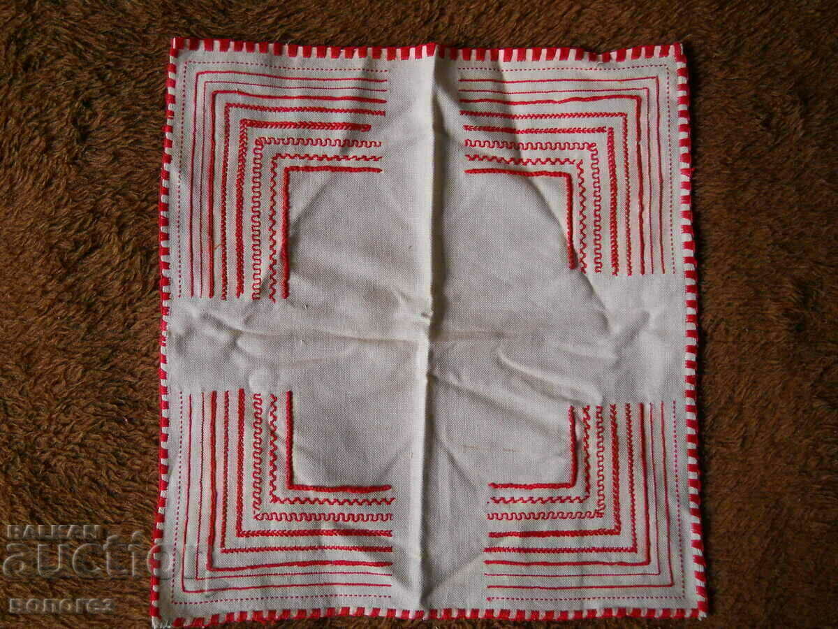 Παλιό κεντημένο στο χέρι τραπεζομάντιλο Παλιό κεντημένο στο χέρι τραπεζομάντιλο