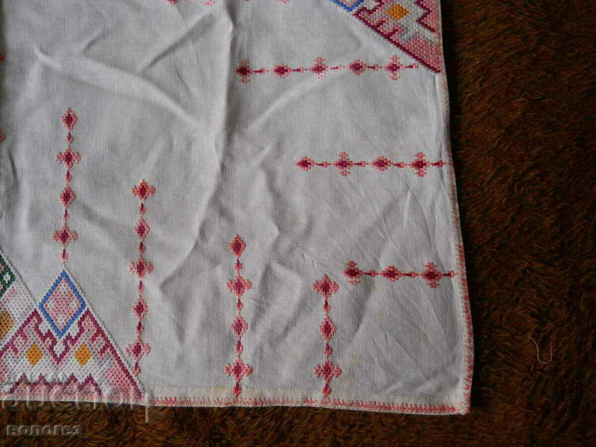 Licitație Fata de masa veche brodata manual