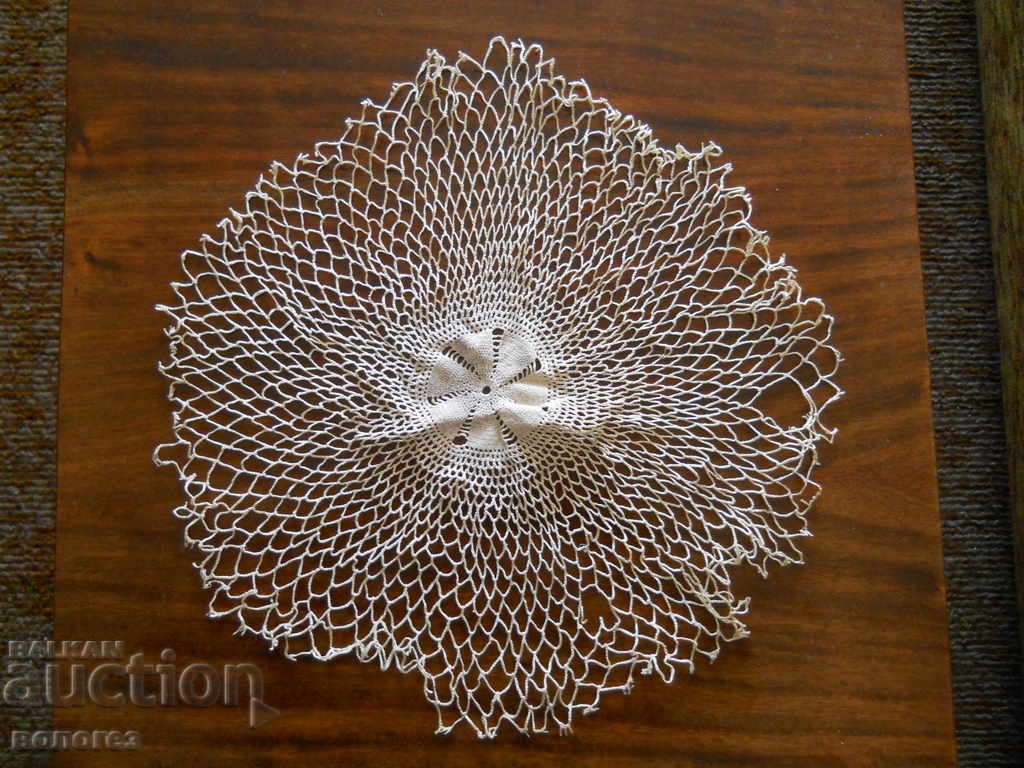 Față de masă veche din dantelă tricotată manual Față de masă veche din dantelă tricotată manual
