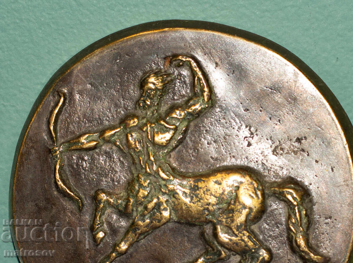 Παράδοση Χάλκινο ανάγλυφο γλυπτό